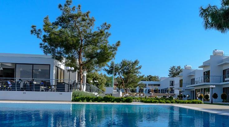 Cosmopolis Multi-Venue Aparthotel Larnaca Exterior photo