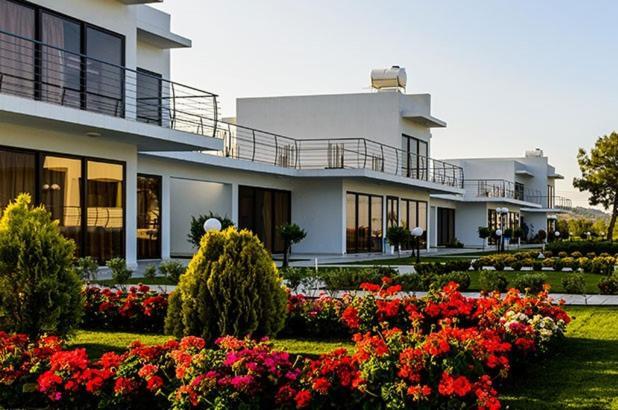 Cosmopolis Multi-Venue Aparthotel Larnaca Exterior photo