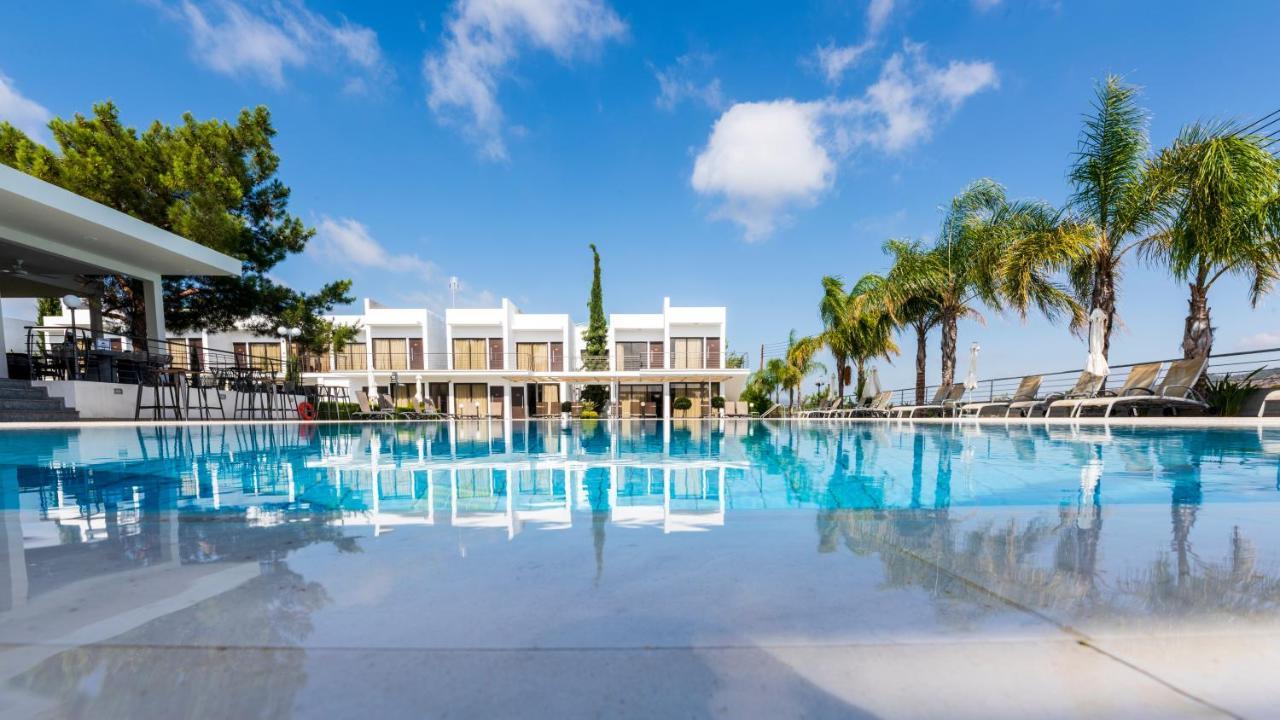 Cosmopolis Multi-Venue Aparthotel Larnaca Exterior photo